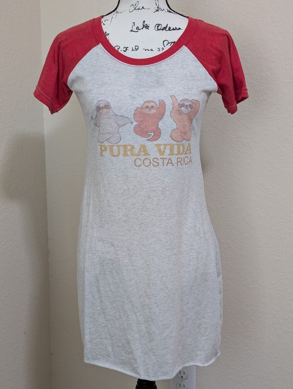 EUC•Pura Vida Costa Rica Sloth 🦥 Graphic Raglan Crew Neck T-Shirt/Sleep Dress•M